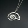 pendentif en forme de coquillage en argent 925 serti d'un Diopside - Image 2
